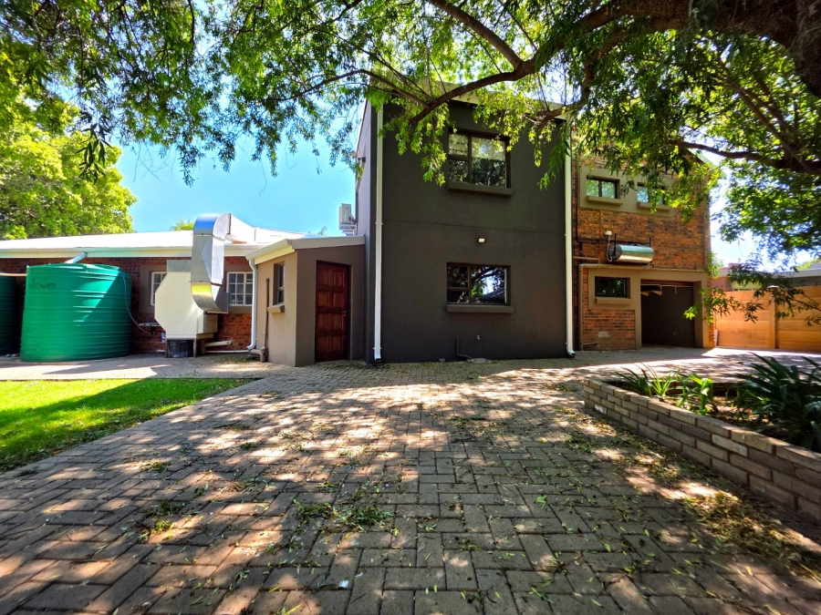 5 Bedroom Property for Sale in Langenhovenpark Free State
